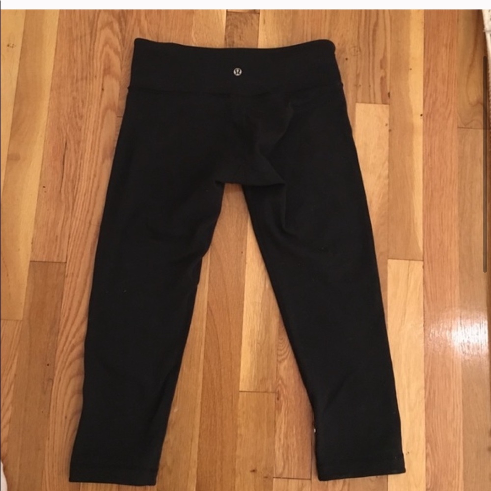 Lululemon wonder under crop.